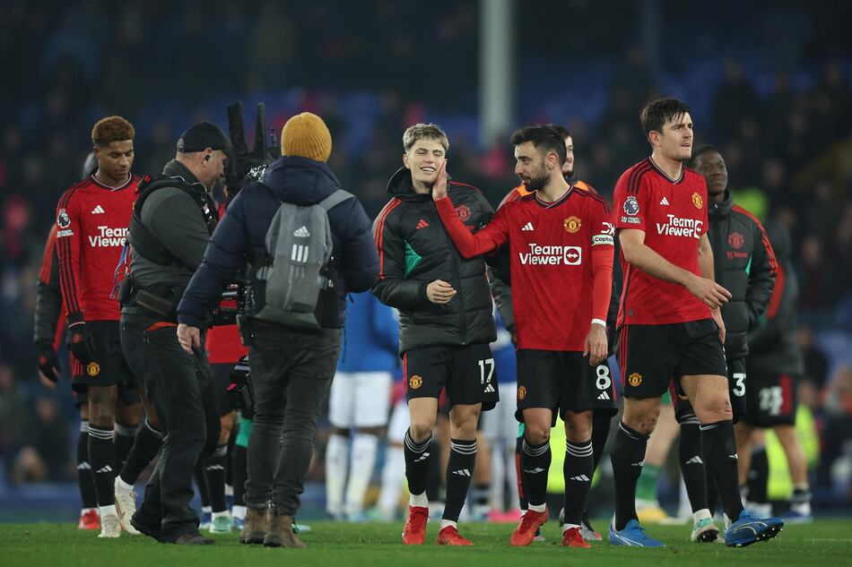 Garnacho ilumina la victoria del United con el gol de la década