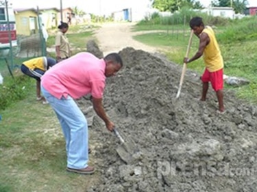 Asignan $5.3 millones para reparar calles en Colón