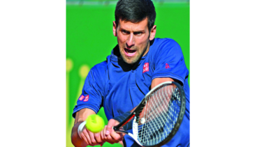Djokovic sufre pero le gana a Carreño