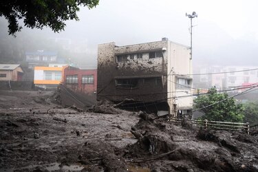 Japón reanuda búsqueda de sobrevivientes tras deslizamiento de tierra