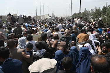 Talibanes impiden que los empleados del gobierno afgano en Kabul vuelvan a trabajar