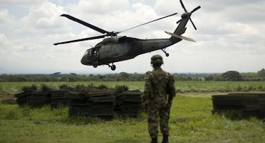 Ejército de Colombia golpea a disidencias de las FARC con bombardeo que deja 10 muertos