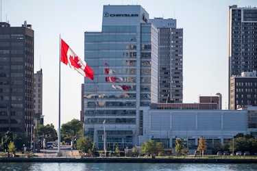 Canadá impone aranceles de hasta el 50 % a productos de Estados Unidos como el acero o electrónica