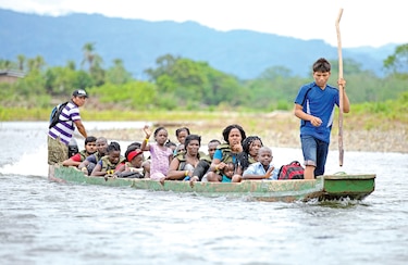 Cientos de migrantes entran al país pese a que frontera con Colombia sigue cerrada