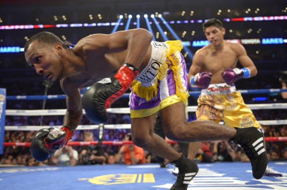 Mares venció por decisión unánime a Moreno y retuvo su cetro mundial