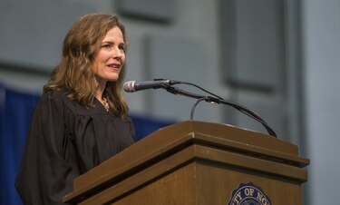 Jueza acusada de mezclar la ley con la fe se acerca a la Corte Suprema de Estados Unidos