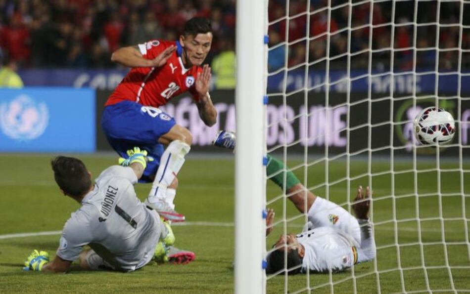 Chile golea a Bolivia y ganó el grupo A