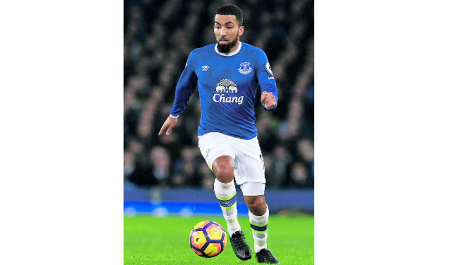 Everton apoya al jugador Lennon