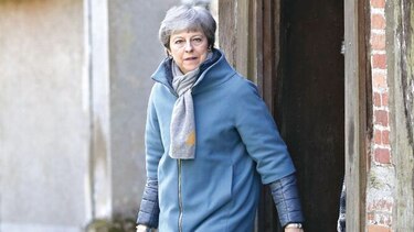 Theresa May busca recuperar control en semana crucial