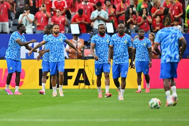 Portugal inicia su ruta hacia el título frente a una selección que vuelve después de 52 años