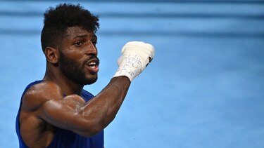 Astro del boxeo Andy Cruz es expulsado del deporte cubano