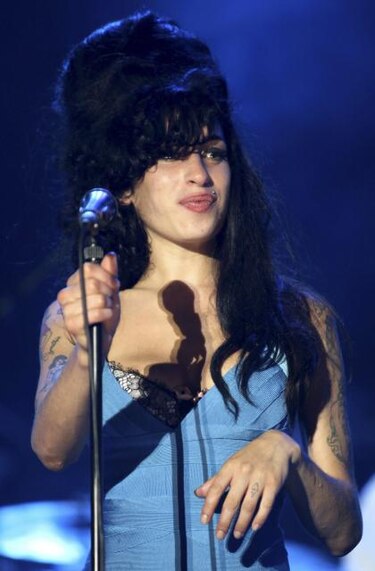 Peritos forenses realizarán hoy la autopsia al cuerpo de Winehouse