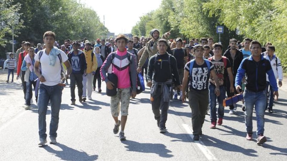 Cinco mil migrantes llegan a la frontera con Hungría