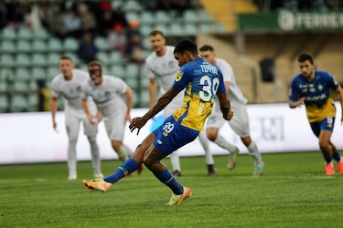 Eduardo Guerrero anota su primer gol con el Dynamo de Kiev