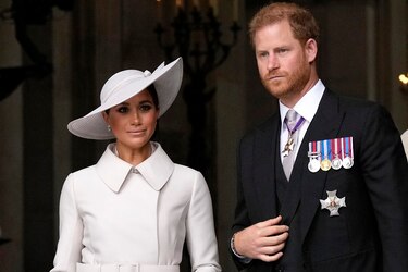 Enrique y Meghan centran la atención en misa del jubileo sin la presencia de la reina Isabel II