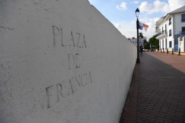 Declaran desierta la licitación para la renovación de la Plaza de Francia y la muralla colonial