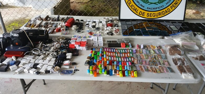 Operativo Armagedón: Policía decomisa celulares, drogas y objetos prohibidos en El Renacer