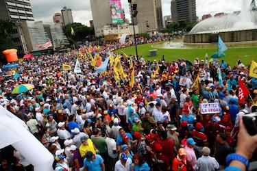 Oposición y gobierno en batalla crucial el 8-D