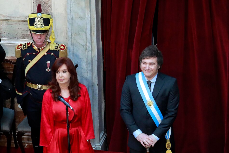 Javier Milei anula aumentos de sueldo al gabinete y desafía a Cristina Fernández