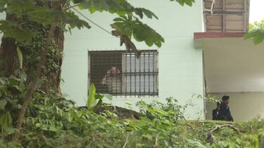 Ricardo Martinelli llega a El Renacer; sus abogados intentan visitarlo