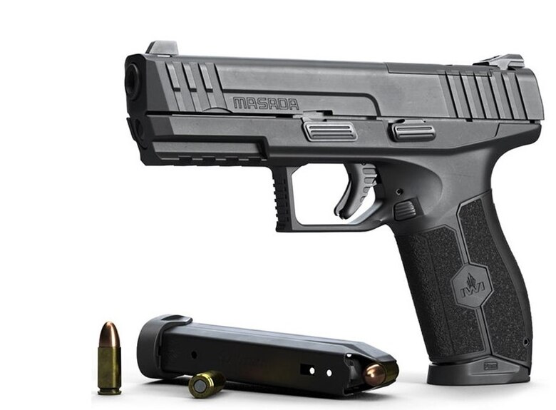 Rifles y armas tácticas, las preferidas del director de Migración y su excolaborador en la Diasp