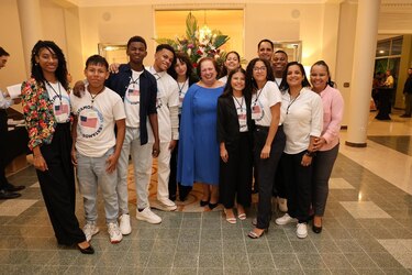 La colección de arte en la residencia de la embajadora estadounidense Mari Carmen Aponte