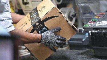 Amazon invita a su personal a renunciar y repartir paquetes