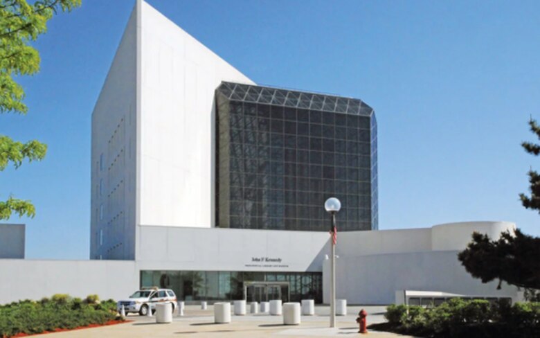 Muere Ieoh Ming Pei, autor de la pirámide del Museo del Louvre