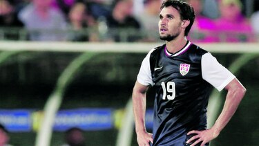 EU sufre varias bajas y Arena llama a Wondolowski