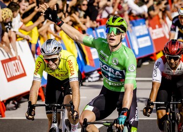 Sam Bennett (Bora) repite victoria y domina en la tercera etapa de la Vuelta a España