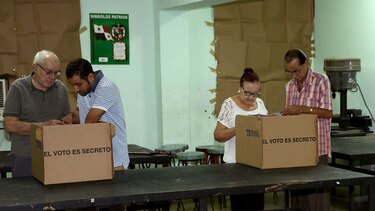 PRD entrega lista incompleta de delegados electos al Tribunal Electoral