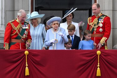 Isabel II es aclamada en el balcón del Palacio de Buckingham, por sus 70 años de reinado