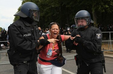 Alemania, escandalizada por la radicalización del movimiento antimascarilla