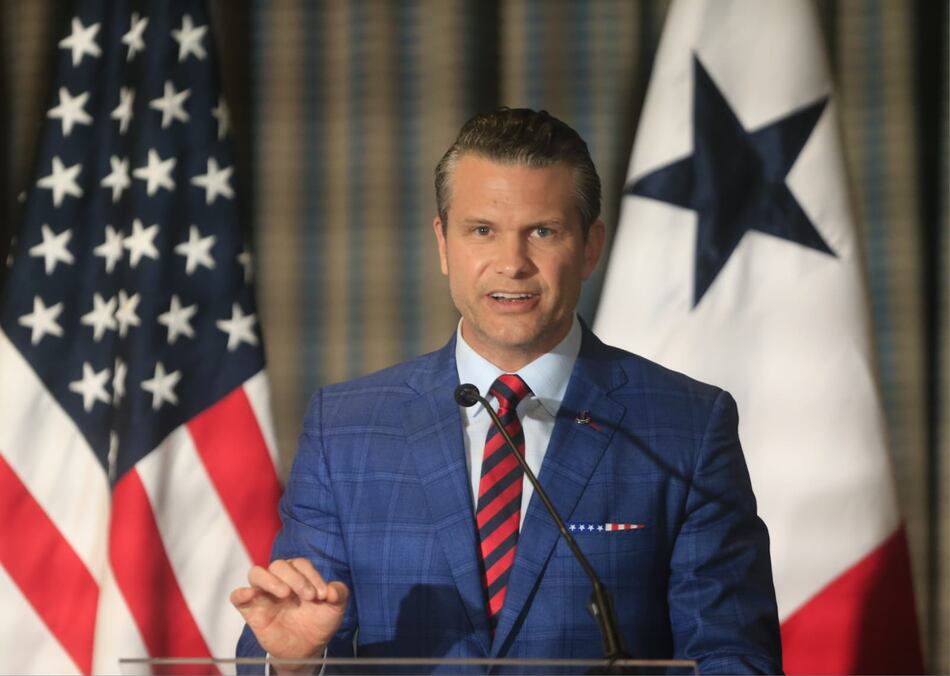 Trump defiende al secretario de Defensa, Pete Hegseth entre rumores de destitución