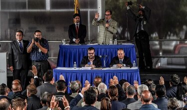 Parlamento venezolano juramenta una Corte Suprema paralela