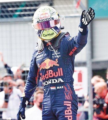 Max Verstappen le da crédito a su equipo tras la quinta victoria 
