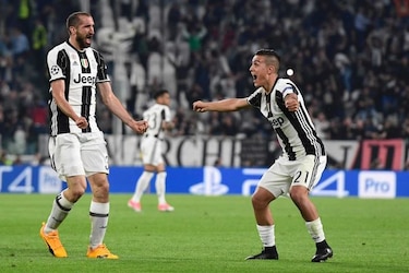 Dybala arrolla al Barça y Juventus pone un pie en la semifinal