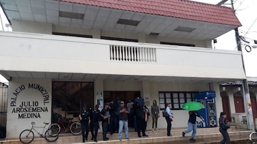Aprehenden en operativo antidrogas al alcalde de Los Santos y  cuatro funcionarios