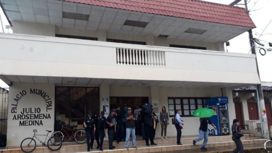 Aprehenden en operativo antidrogas al alcalde de Los Santos y cuatro funcionarios