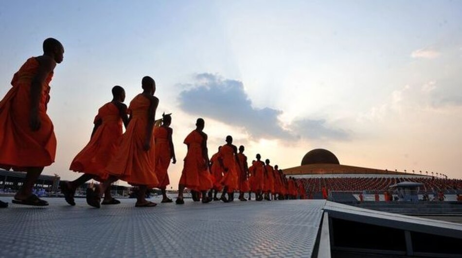 Monje budista surcoreano se prende fuego en protesta contra acuerdo