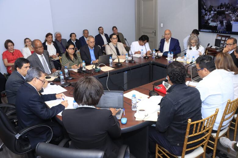 CSS: choque de visiones ante una crisis inminente