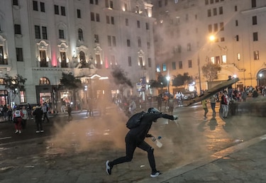 Una nueva marcha antigubernamental terminó con enfrentamientos en Lima