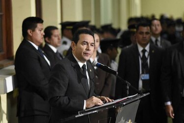 Fiscalía pide retirar inmunidad a presidente de Guatemala