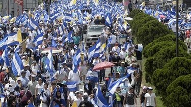 Miles de nicaragüenses peregrinan en desagravio a obispos