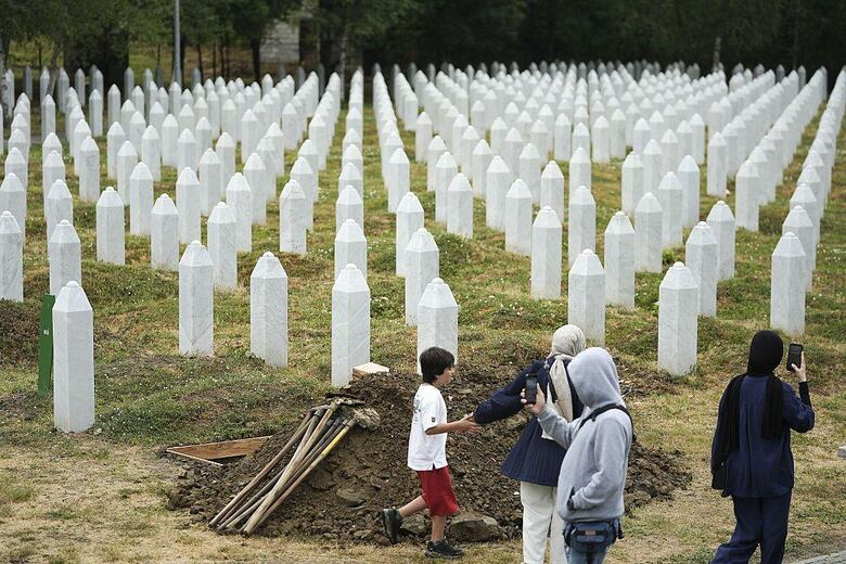 Qué pasó en la masacre de Srebrenica, la peor matanza en suelo europeo desde la Segunda Guerra Mundial