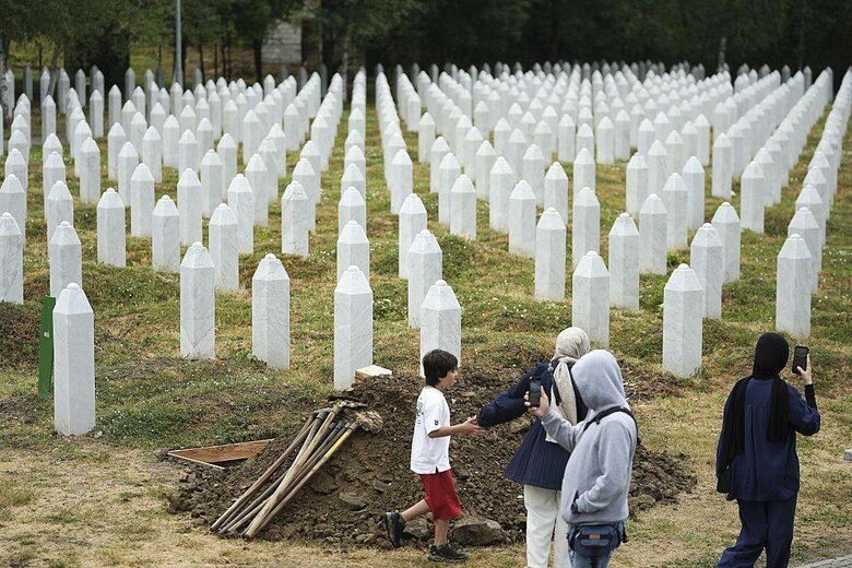 Qué pasó en la masacre de Srebrenica, la peor matanza en suelo europeo desde la Segunda Guerra Mundial