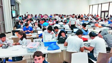 Los ganadores del duelo de robótica