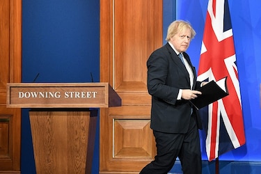Boris Johnson tildó de ‘inútil total’ a su ministro de Sanidad, según exconsejero