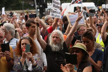 Alemania, escandalizada por la radicalización del movimiento antimascarilla