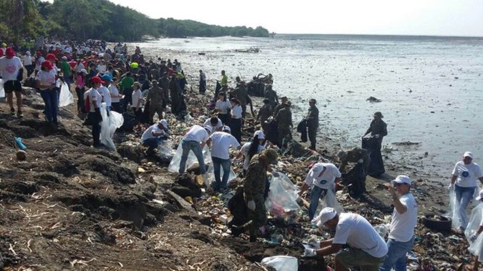 Cientos de voluntarios participaron de la 'gran limpieza' de playas y ríos